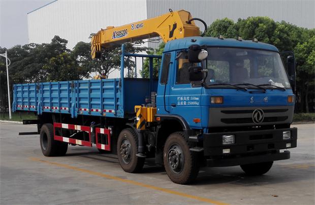 東風(fēng)小三軸12噸隨車(chē)吊圖片 東風(fēng)小三軸12噸隨車(chē)吊圖片