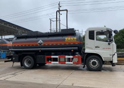 國(guó)六東風(fēng)天錦腐蝕性物品罐式運(yùn)輸車(chē)圖片 國(guó)六東風(fēng)天錦腐蝕性物品罐式運(yùn)輸車(chē)圖片